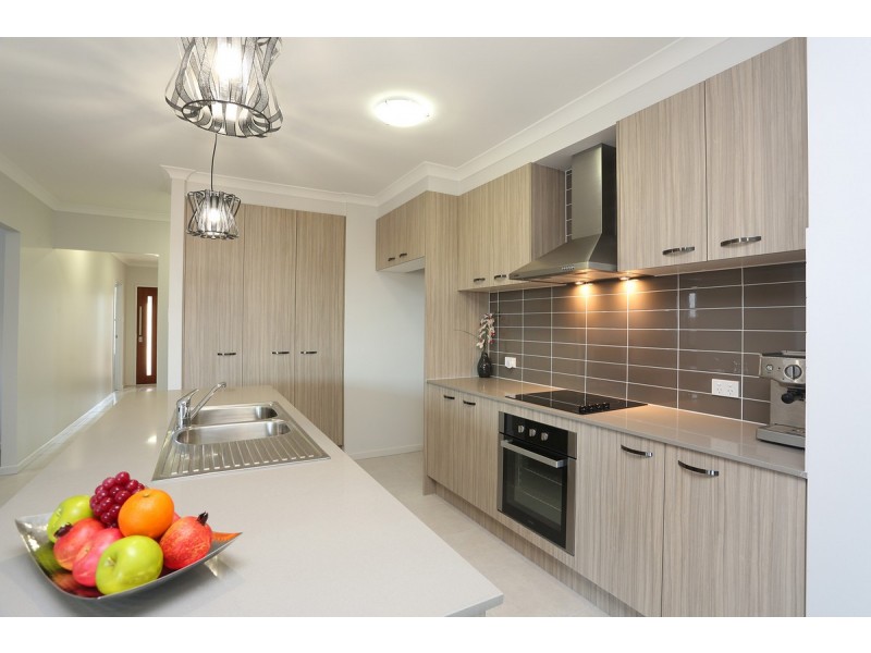 72 Lakeview Promenade, Newport QLD 4020