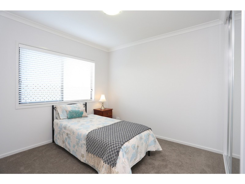 72 Lakeview Promenade, Newport QLD 4020