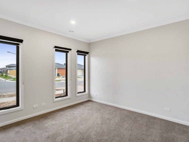 16 Swanley Drive, Kalkallo VIC 3064