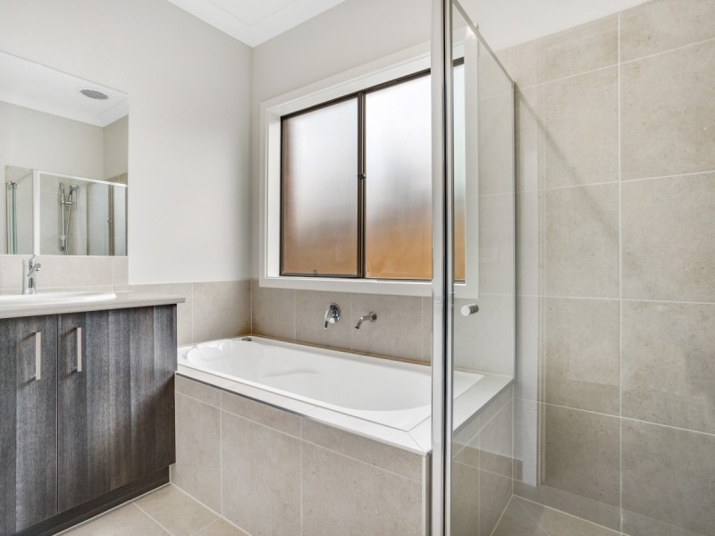 16 Swanley Drive, Kalkallo VIC 3064