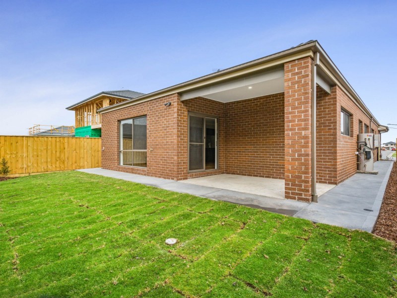 16 Swanley Drive, Kalkallo VIC 3064