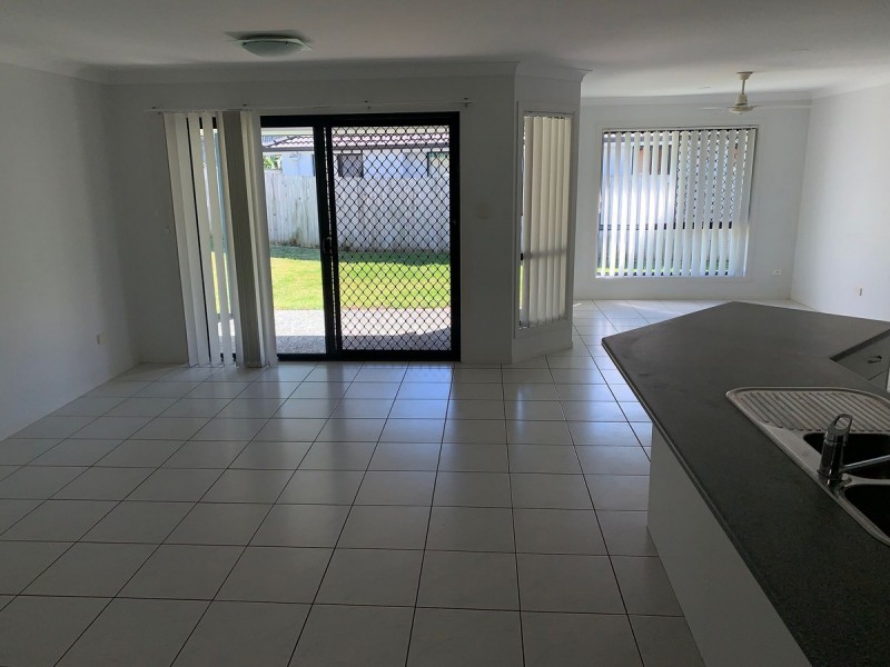 12 Mervyn Crescent, Redland Bay QLD 4165