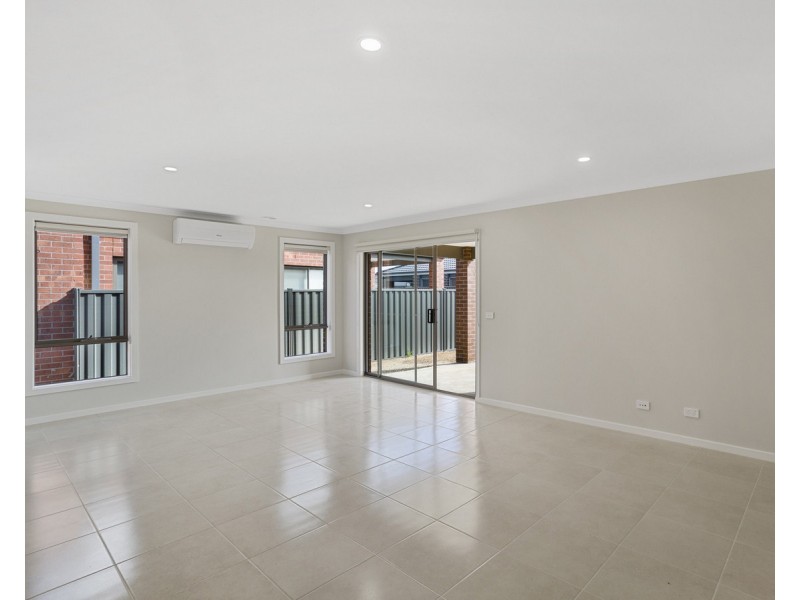 49 Pelican Way, Lara VIC 3212