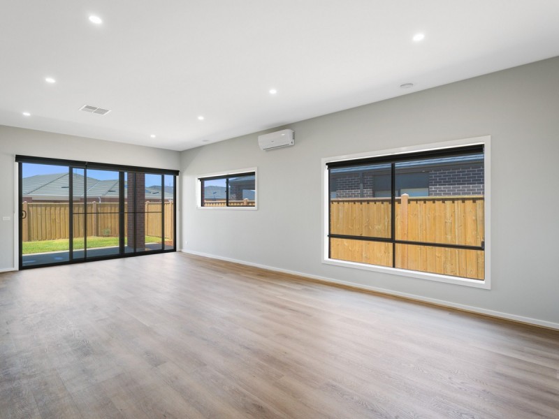 9 Thornbury Street, Donnybrook VIC 3064