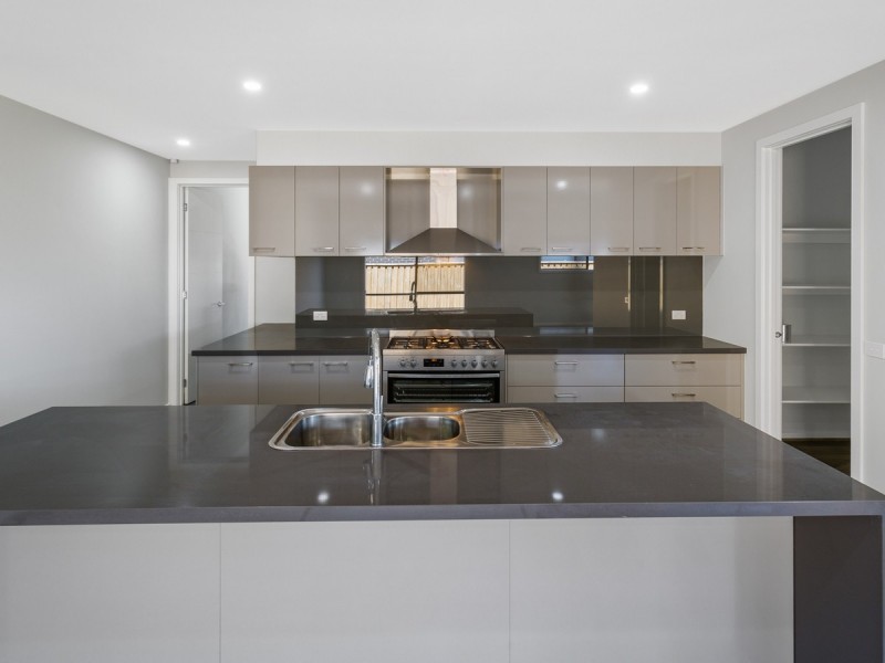 9 Thornbury Street, Donnybrook VIC 3064