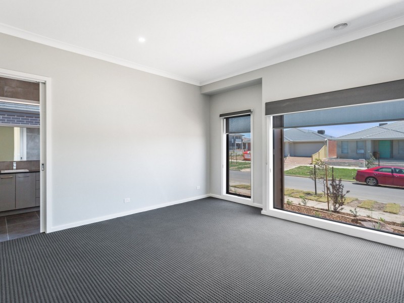 9 Thornbury Street, Donnybrook VIC 3064