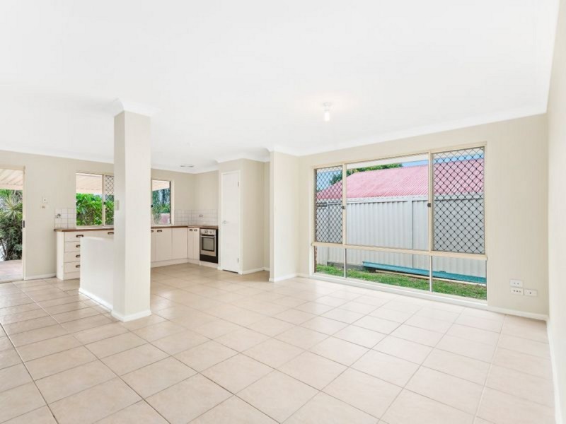 69 Middle Road, Hillcrest QLD 4118
