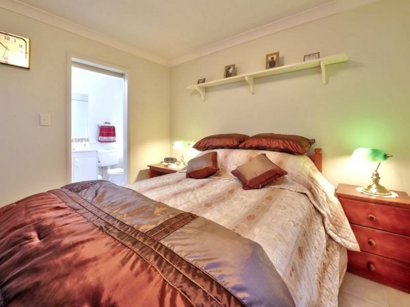 69 Middle Road, Hillcrest QLD 4118