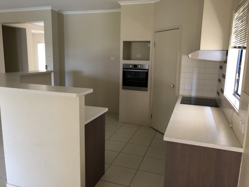 12 Campelles Avenue, Varsity Lakes QLD 4227