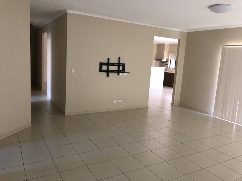 12 Campelles Avenue, Varsity Lakes QLD 4227