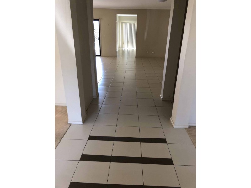 12 Campelles Avenue, Varsity Lakes QLD 4227