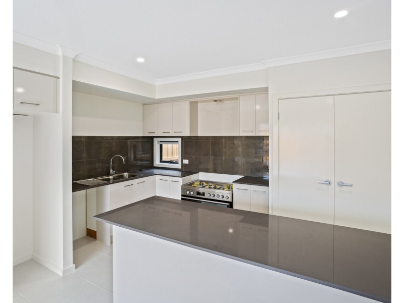 6 Drop Walk, Wyndham Vale VIC 3024