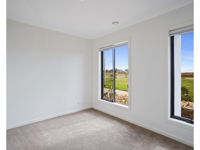6 Drop Walk, Wyndham Vale VIC 3024