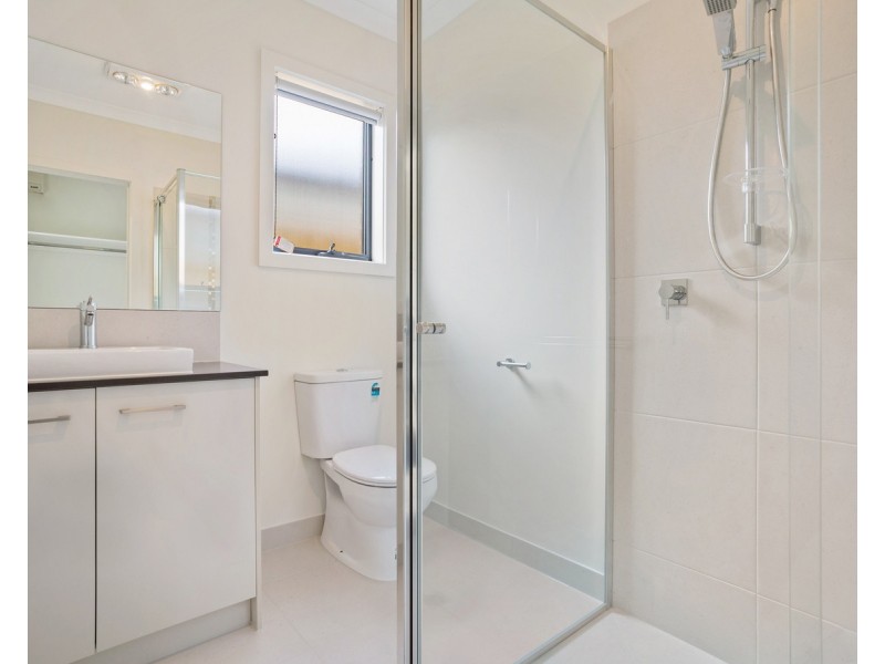6 Drop Walk, Wyndham Vale VIC 3024