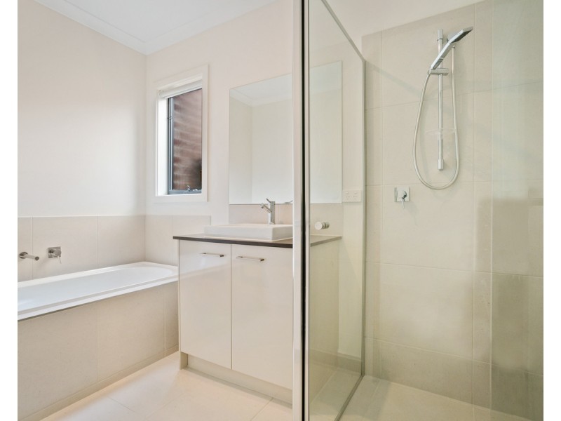 6 Drop Walk, Wyndham Vale VIC 3024