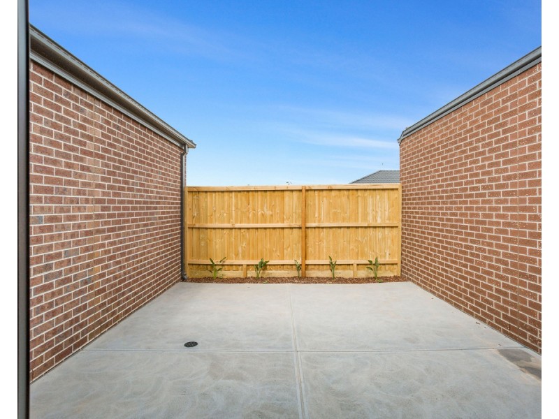 6 Drop Walk, Wyndham Vale VIC 3024