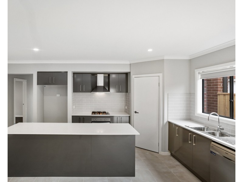 32 Tutor Street, Mount Duneed VIC 3216