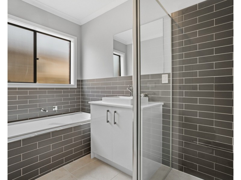 32 Tutor Street, Mount Duneed VIC 3216