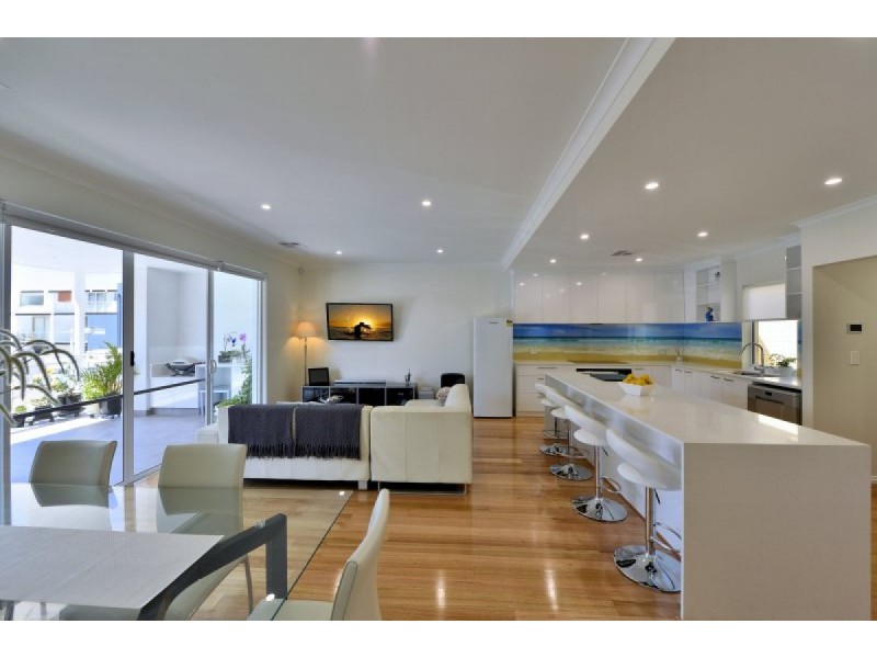 2/29 Marco Polo Drive, Mandurah WA 6210