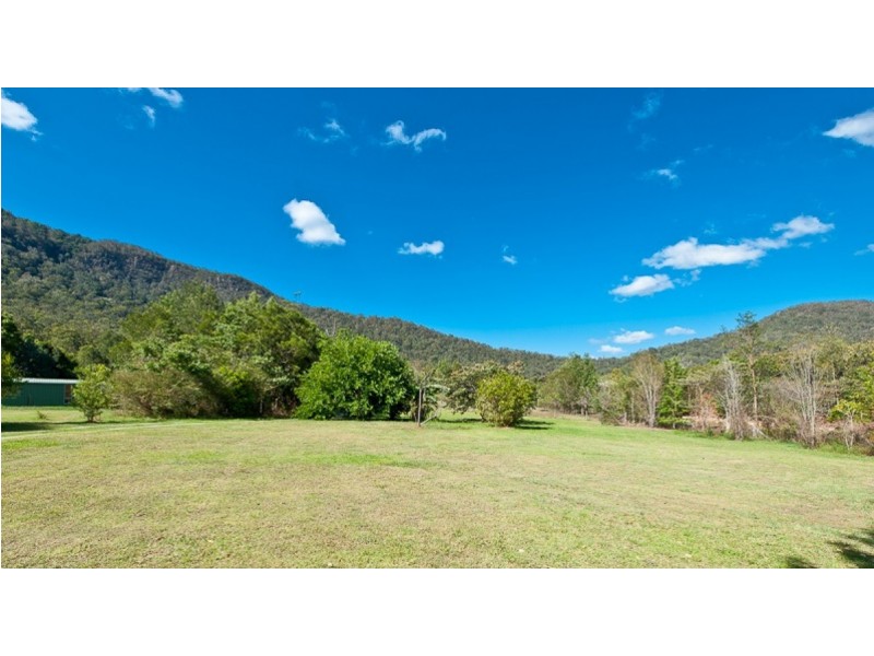 32 Masseys Creek Court, Cedar Creek QLD 4520