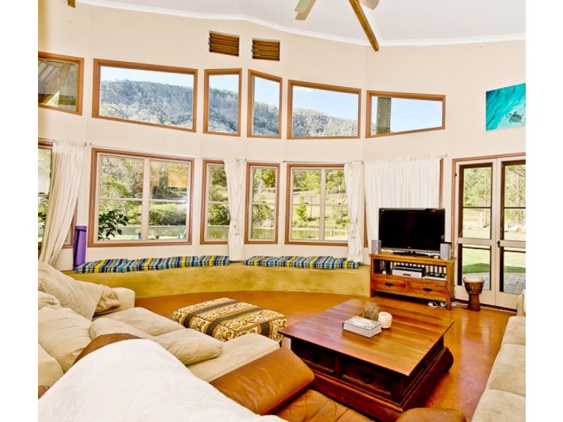 32 Masseys Creek Court, Cedar Creek QLD 4520