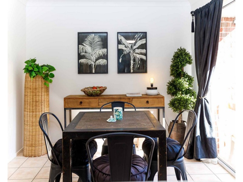 2 Applegum Street, Noosaville QLD 4566