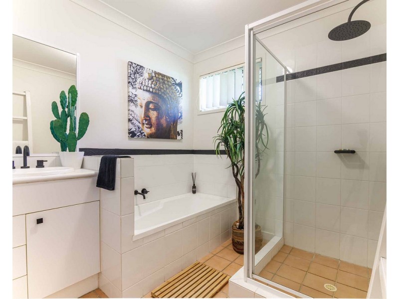 2 Applegum Street, Noosaville QLD 4566