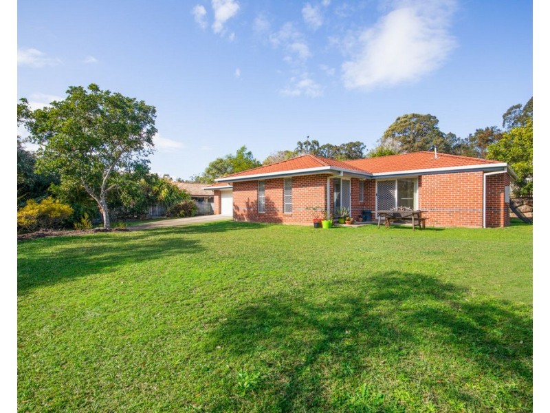 2 Applegum Street, Noosaville QLD 4566