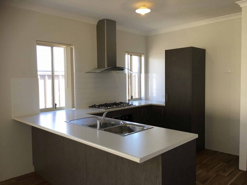 42 Harrogate Vista, Landsdale WA 6065