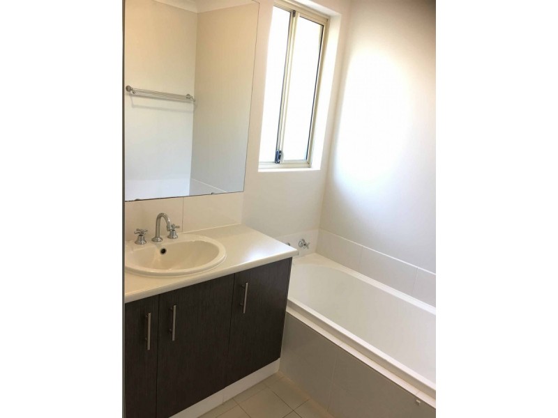 42 Harrogate Vista, Landsdale WA 6065