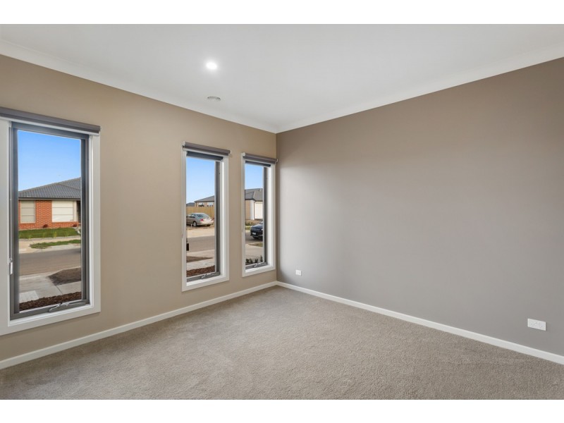 30 Weymouth Circuit, Donnybrook VIC 3064