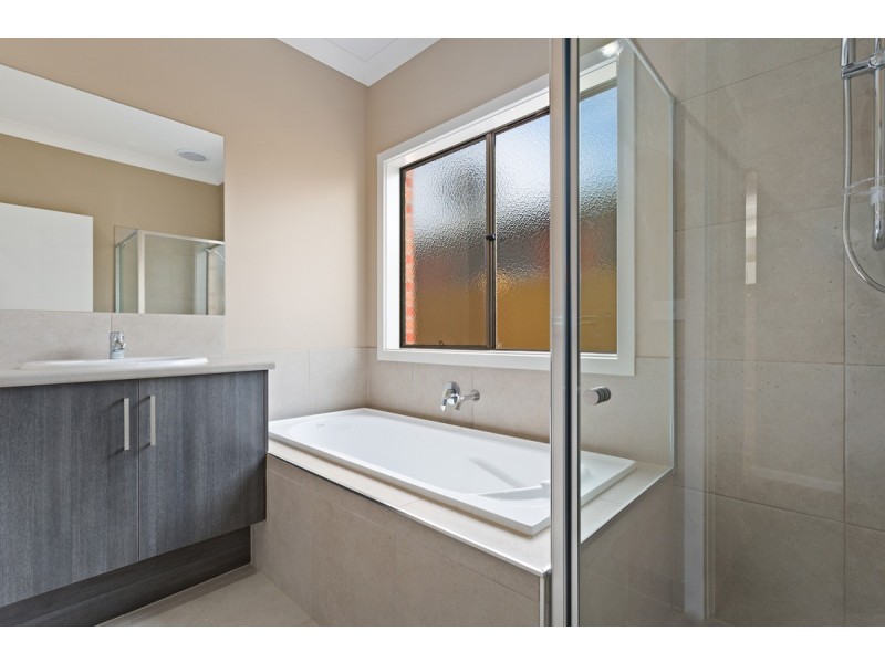 30 Weymouth Circuit, Donnybrook VIC 3064