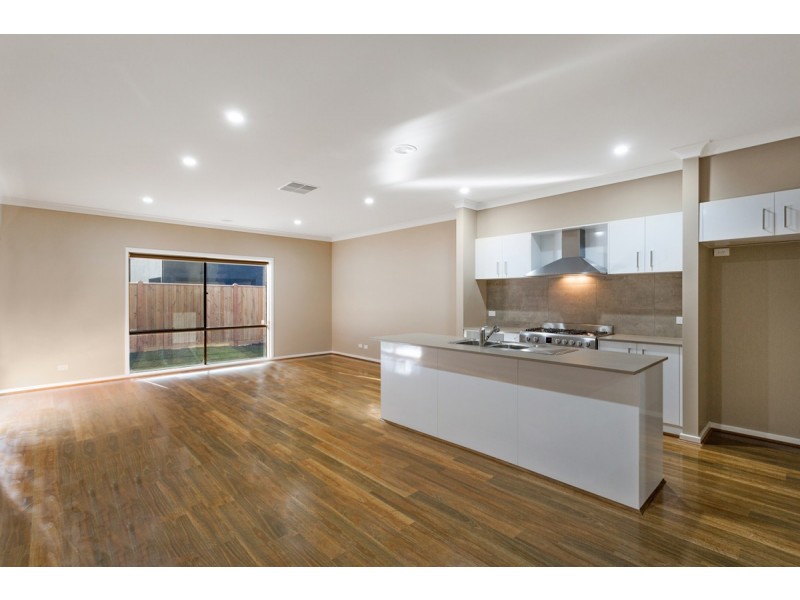 30 Weymouth Circuit, Donnybrook VIC 3064