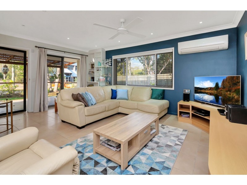94 Kilkivan Avenue, Kenmore QLD 4069
