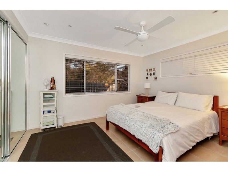 94 Kilkivan Avenue, Kenmore QLD 4069