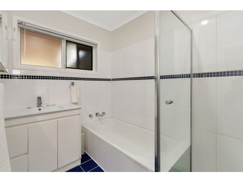 94 Kilkivan Avenue, Kenmore QLD 4069