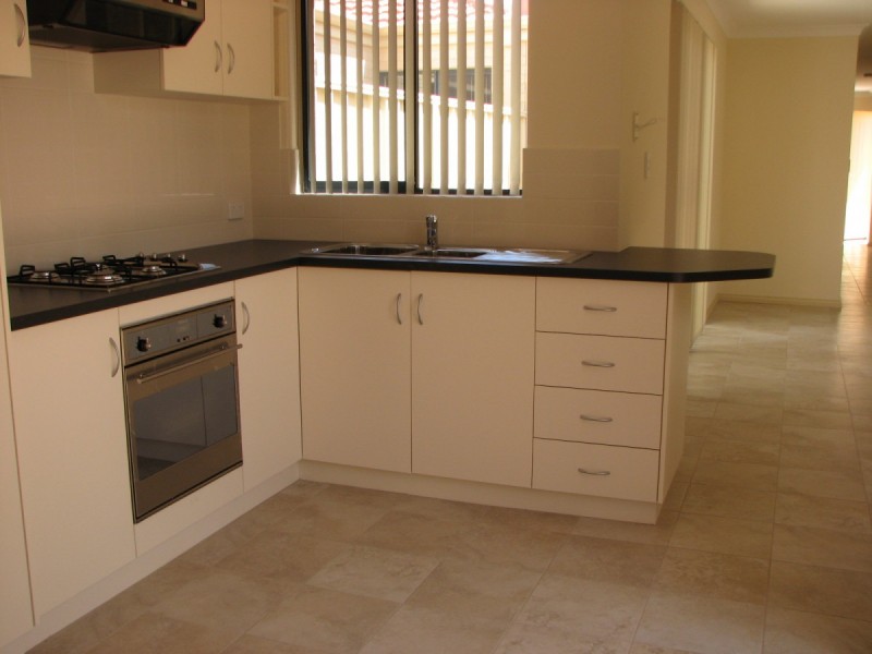 2/39 Tindal Avenue, Yangebup WA 6164