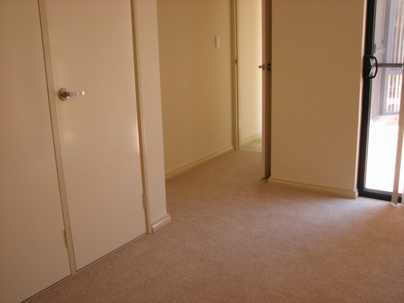 2/39 Tindal Avenue, Yangebup WA 6164