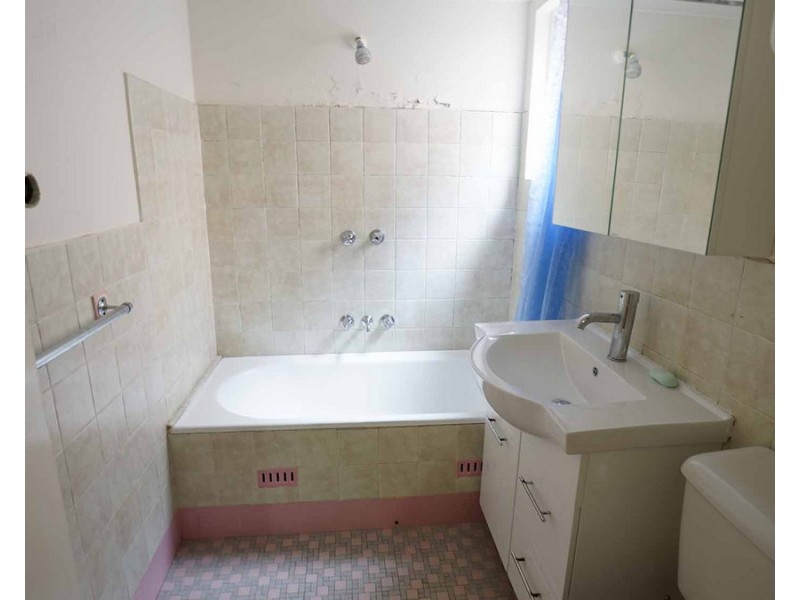 2/18 Eighth Avenue, Campsie NSW 2194