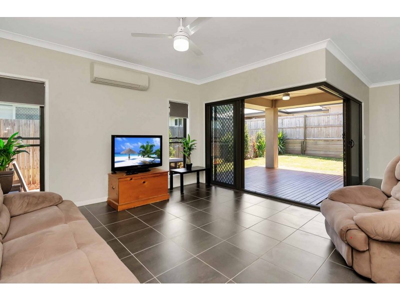 8 Honeyeater Lane, Deebing Heights QLD 4306