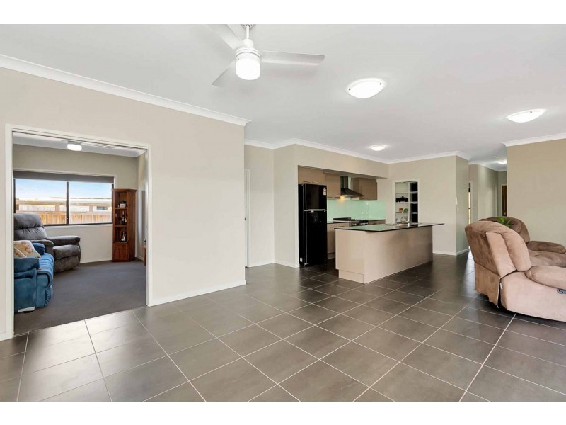 8 Honeyeater Lane, Deebing Heights QLD 4306