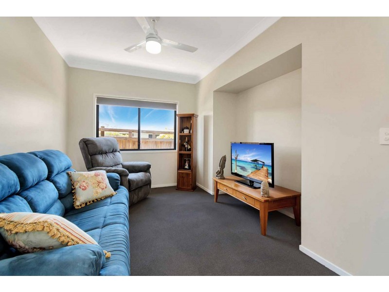 8 Honeyeater Lane, Deebing Heights QLD 4306