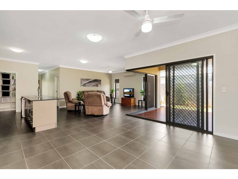 8 Honeyeater Lane, Deebing Heights QLD 4306