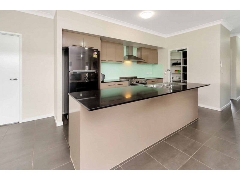 8 Honeyeater Lane, Deebing Heights QLD 4306