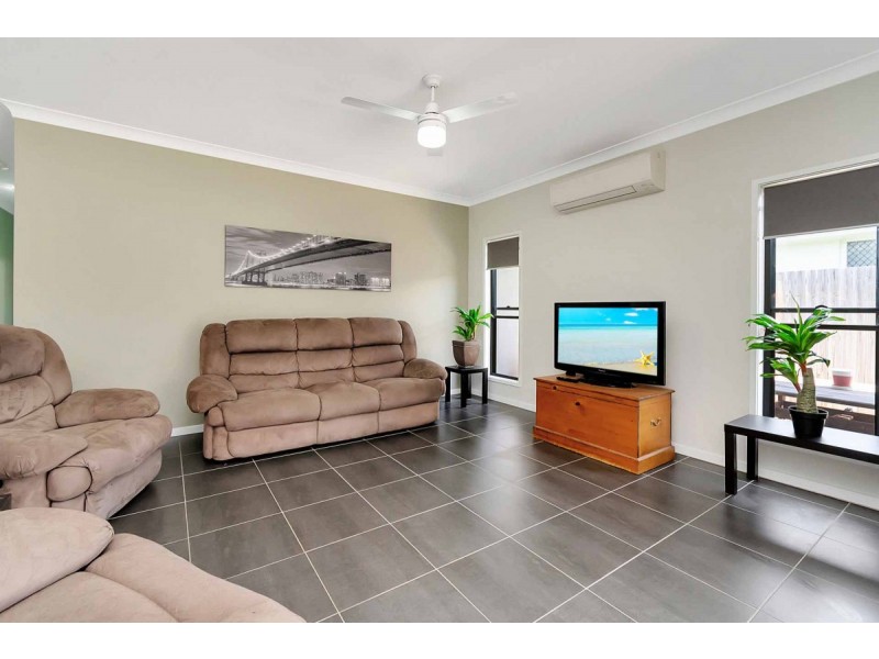 8 Honeyeater Lane, Deebing Heights QLD 4306