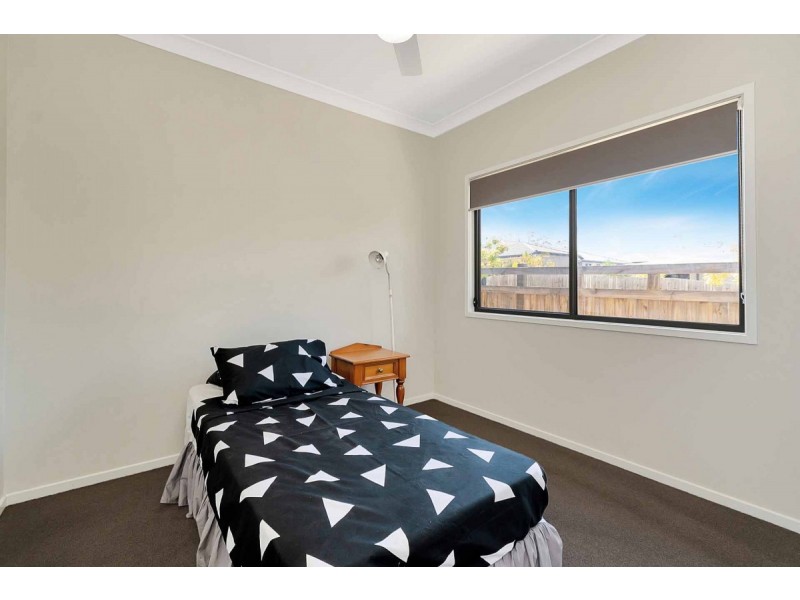 8 Honeyeater Lane, Deebing Heights QLD 4306