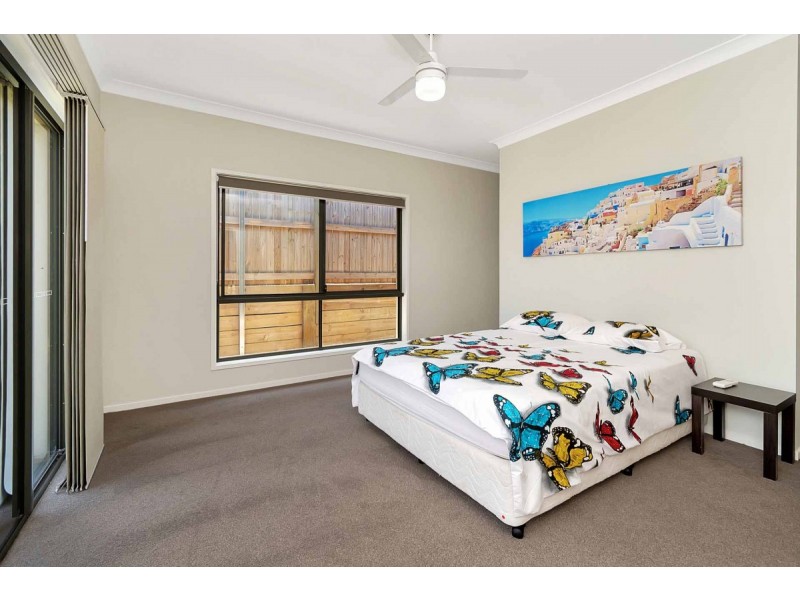 8 Honeyeater Lane, Deebing Heights QLD 4306