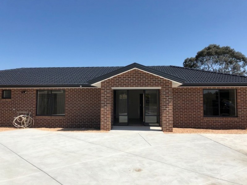 1/8 Rainsford Drive, Noble Park North VIC 3174