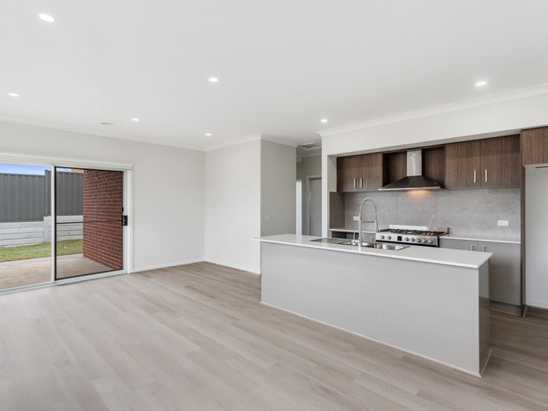 9 Weymouth Circuit, Donnybrook VIC 3064