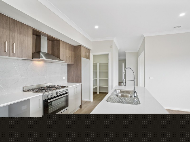 9 Weymouth Circuit, Donnybrook VIC 3064